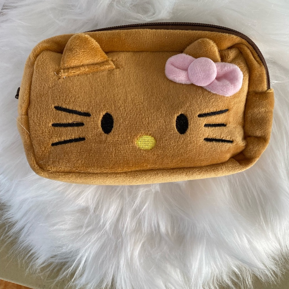 Hello Kitty Tan and Pink Accessory Bag - Picture 2 of 7